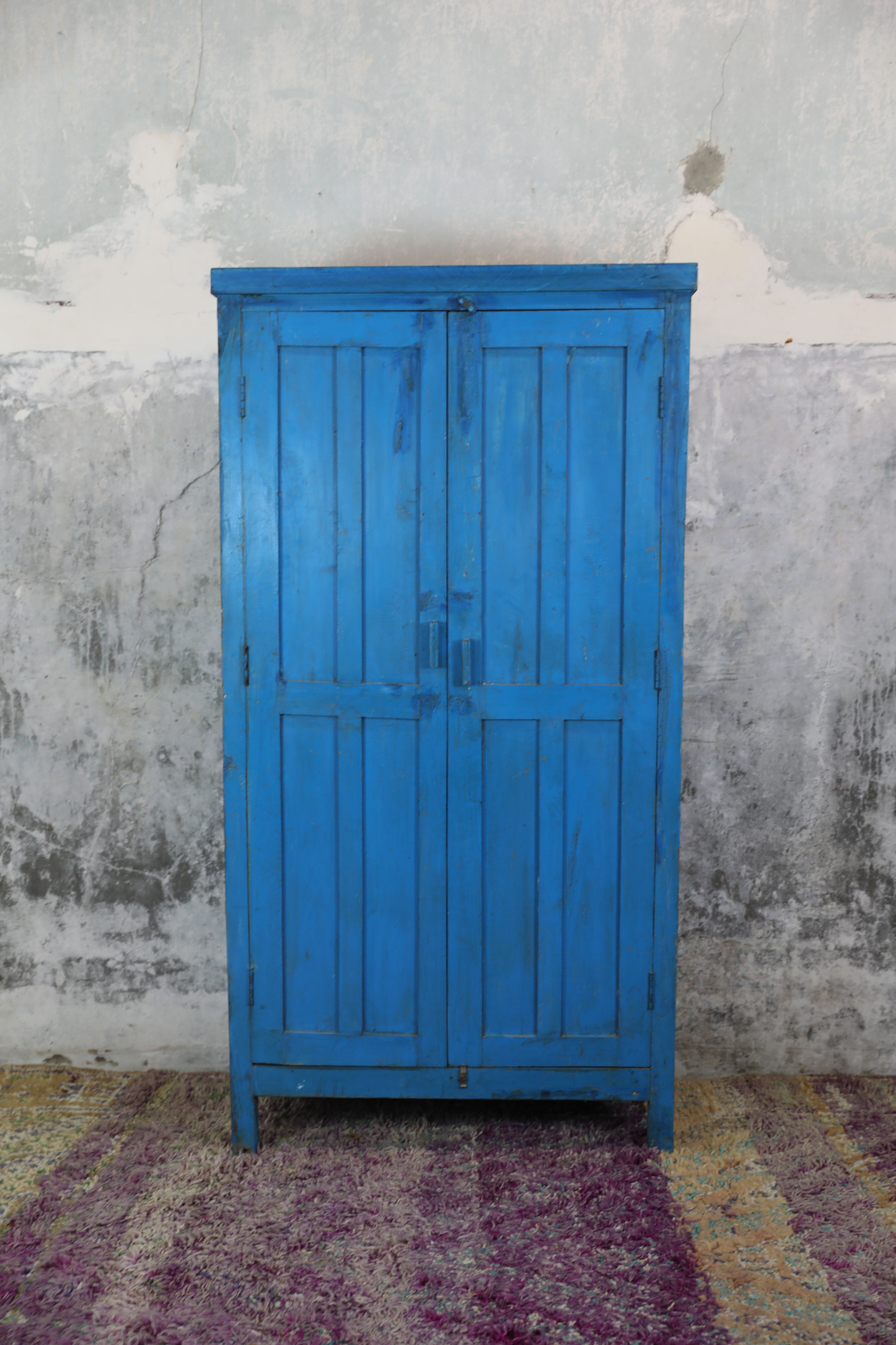 Indian cabinet 2 doors and 3 interior shelves in raw wood