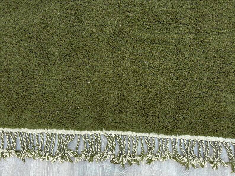 Tapis bérbere vert olive en laine taille 170cmx300cm