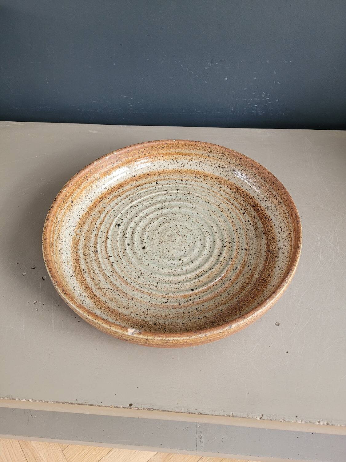 Round pyrite stoneware dish