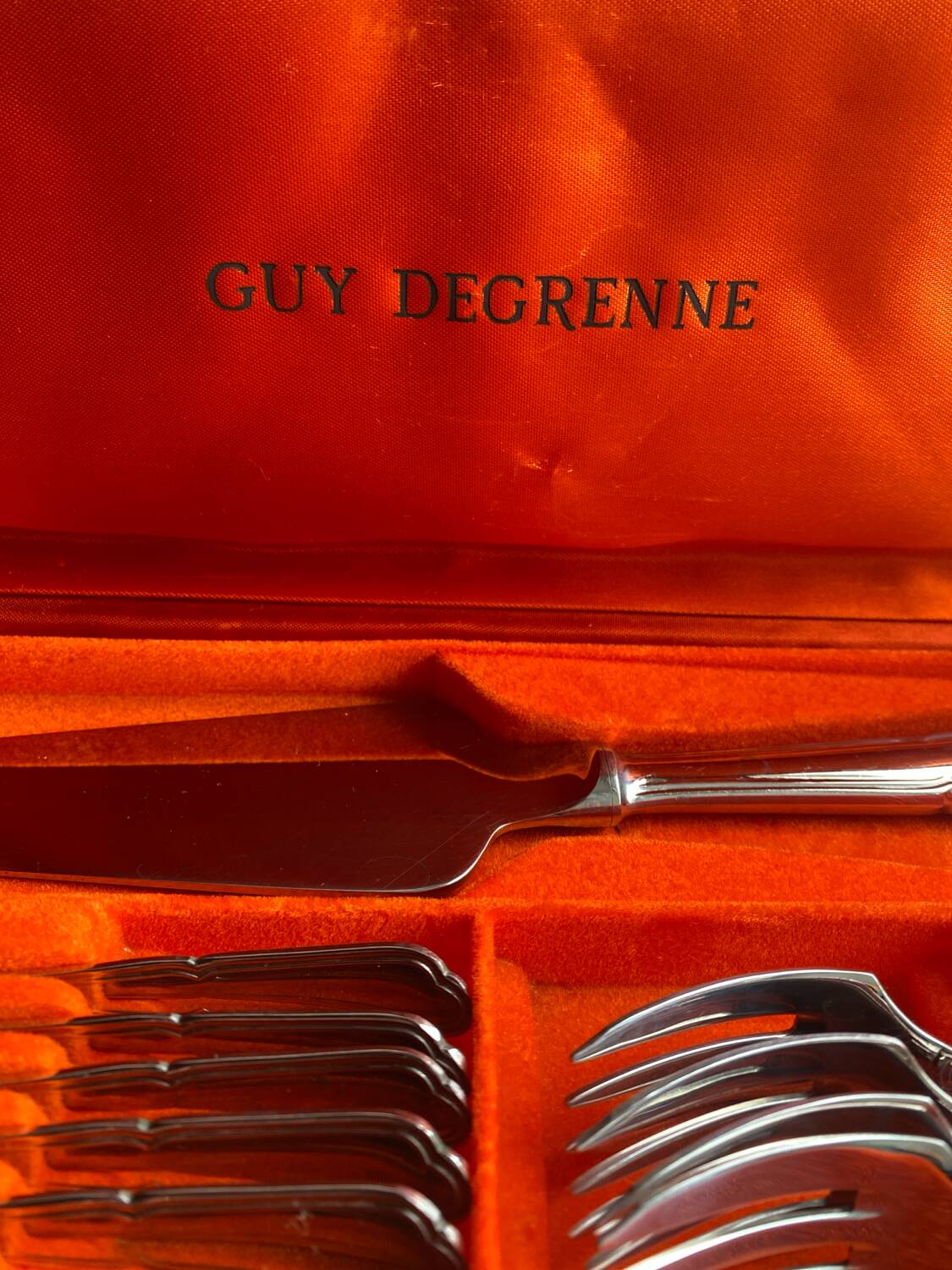 Ménagère à dessert pelle et 10 fourchettes guy Degrenne