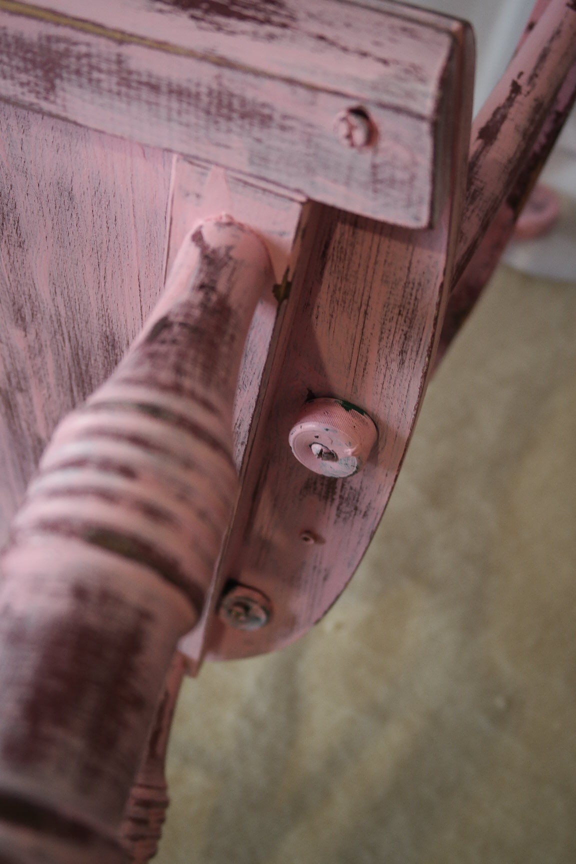 Rocking-chair vintage 50 in pink patina wood