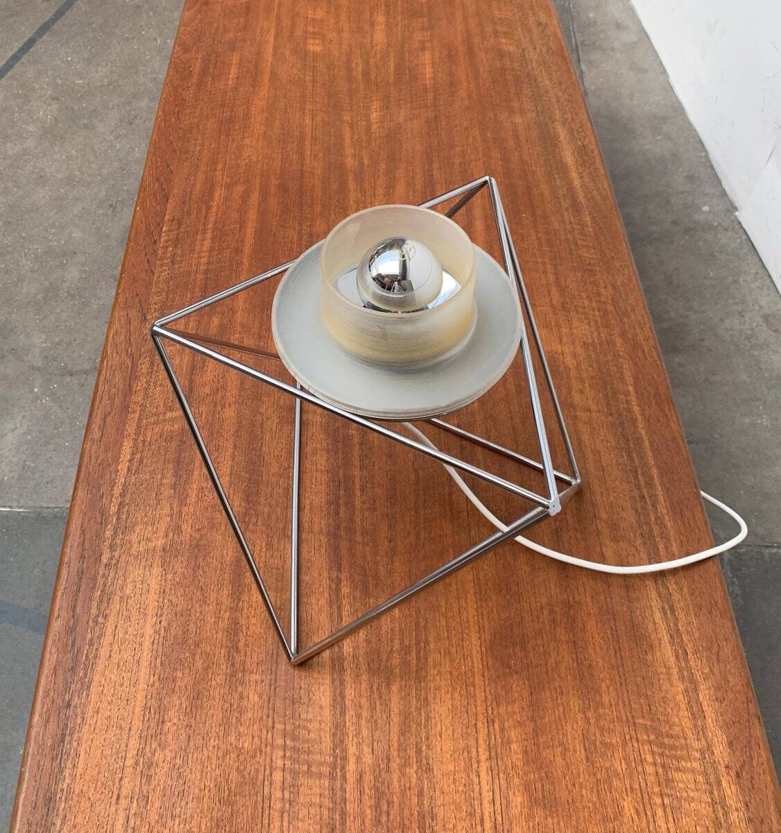 Poliedra table lamp from the Italian space age by Felice Ragazzo for Guzzini
