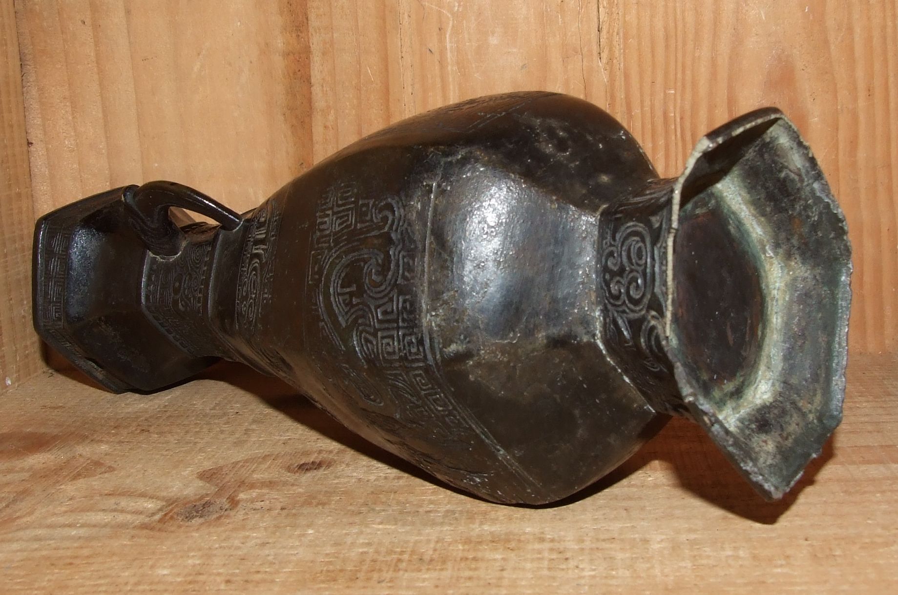 Bronze vase Ming China XV/17th