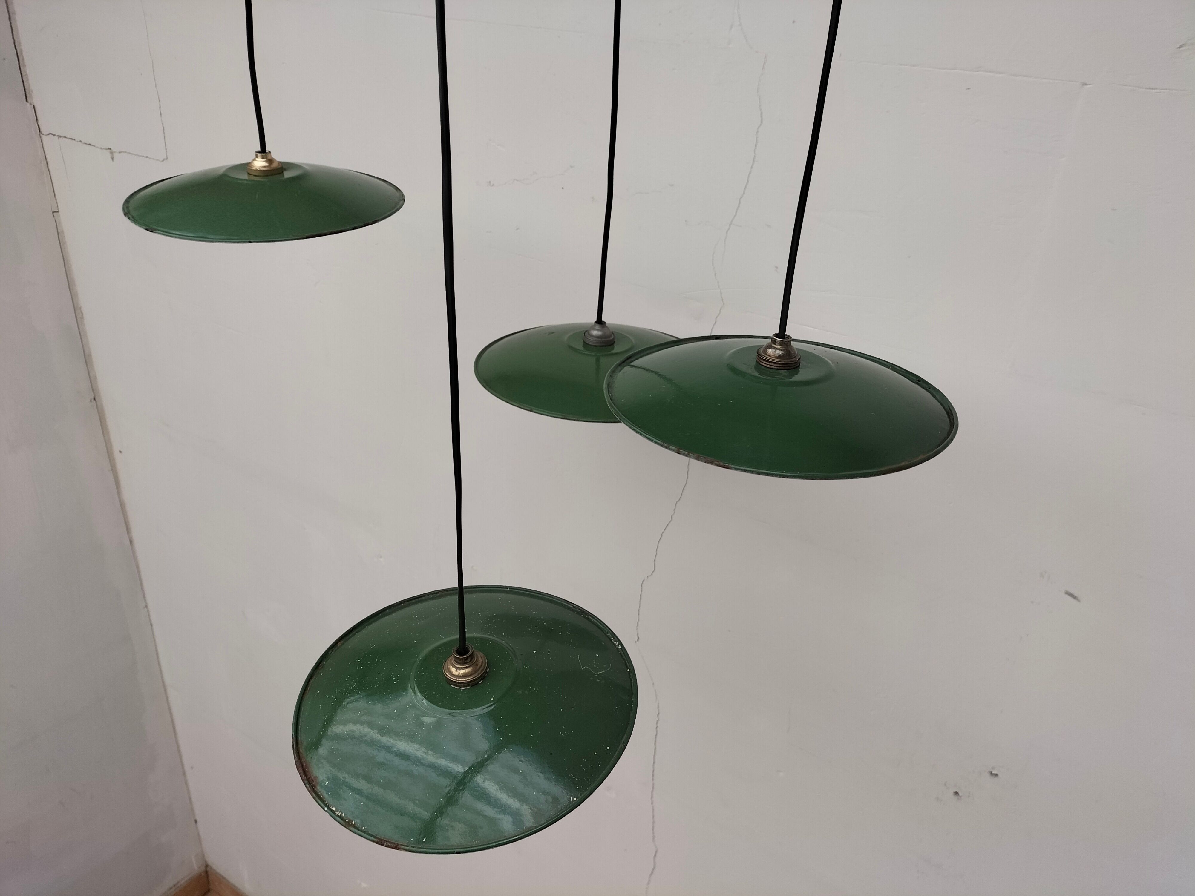 4 hanging lamps