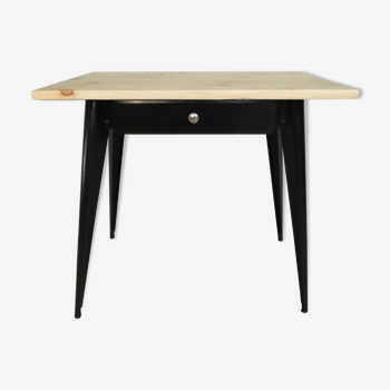 Table Tolix T55 par Xavier Pauchard