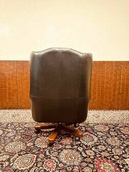 Chaise de directeur Chesterfield classique anglaise noire