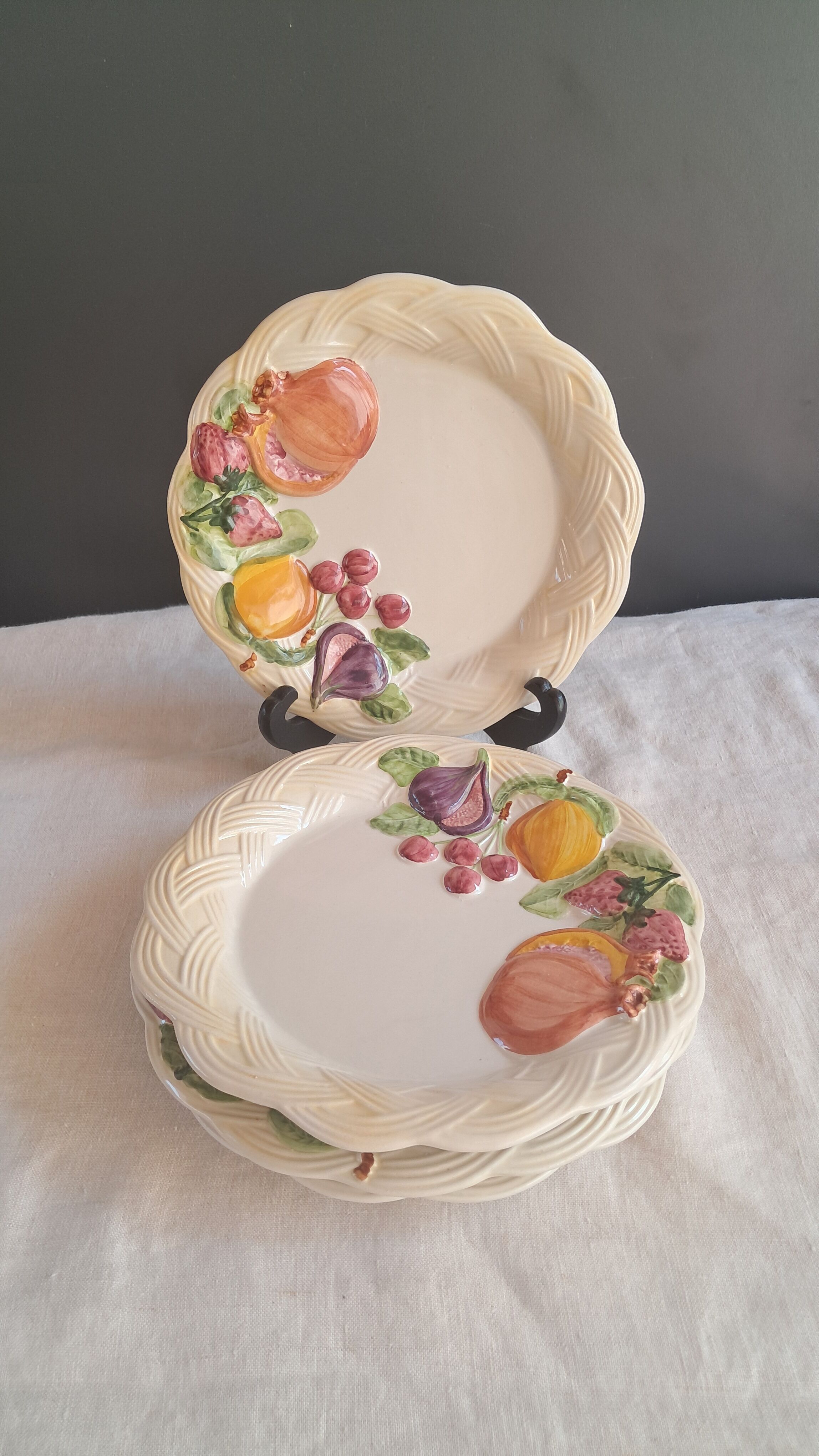 Assiettes à dessert en barbotine