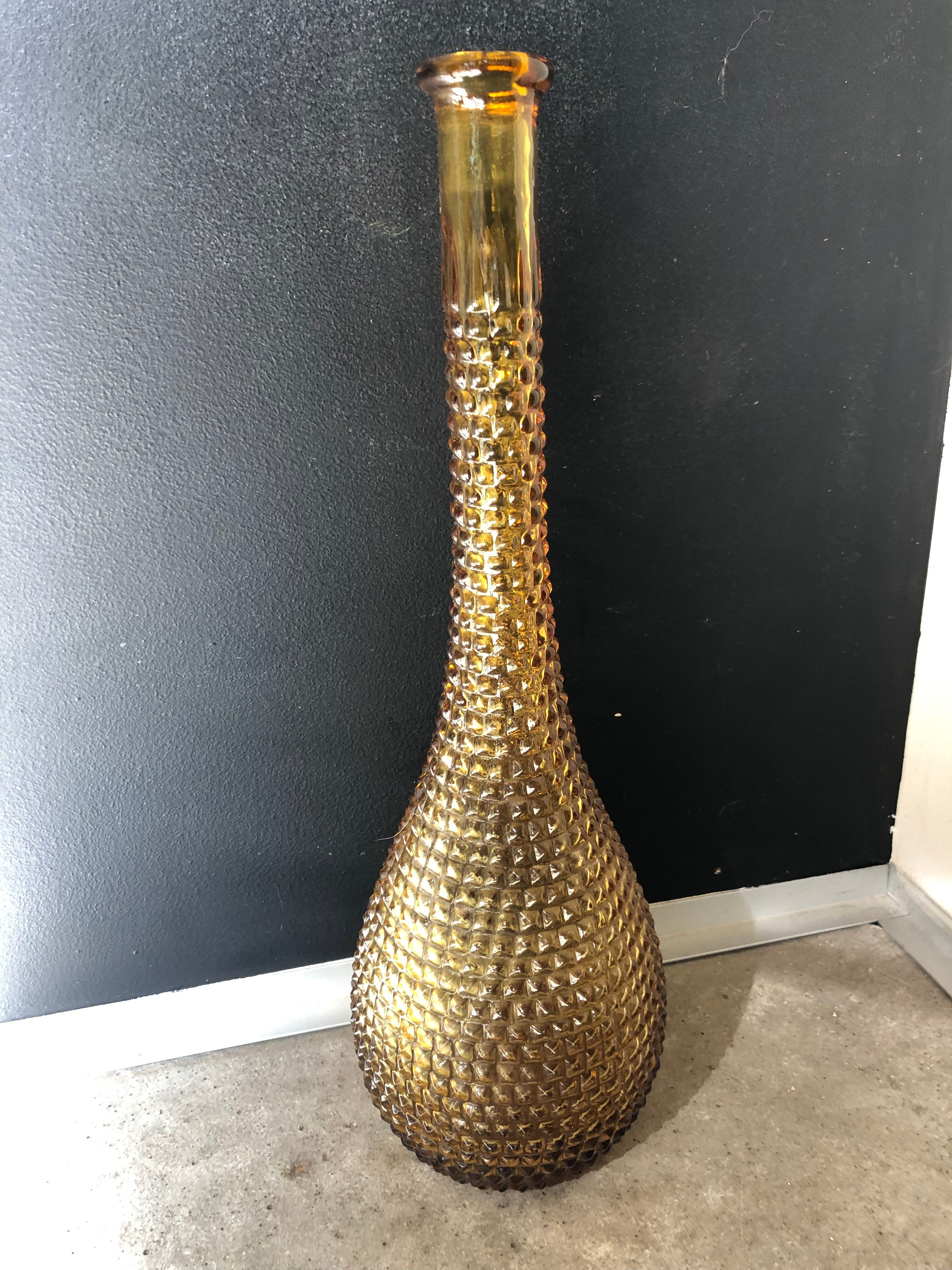 Carafe yellow glass with cap