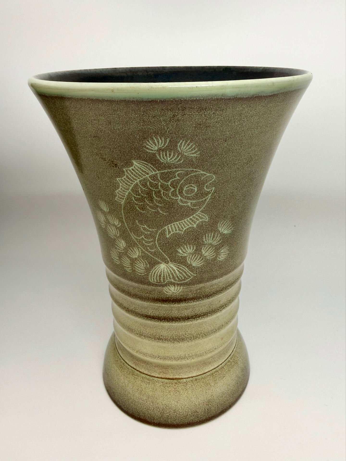 Ziegler vase Schaffhausen – sgraffito fish – Gustav Spörri period