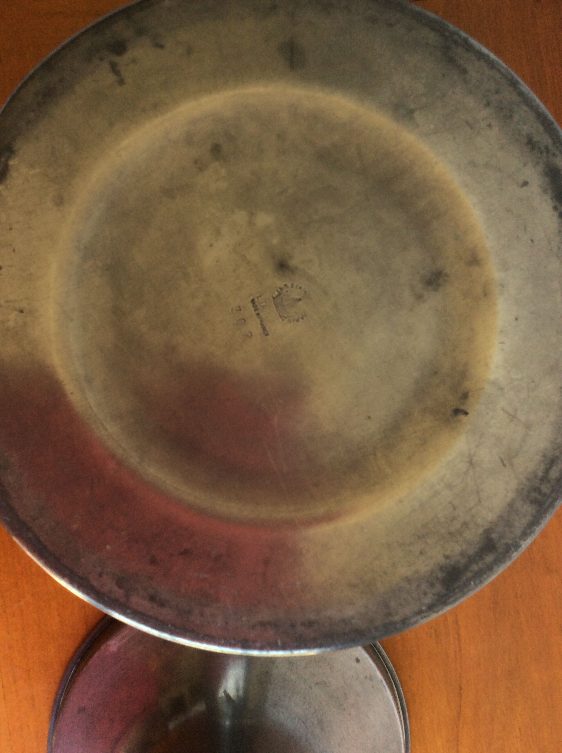 Pot with fine tin lid Paris