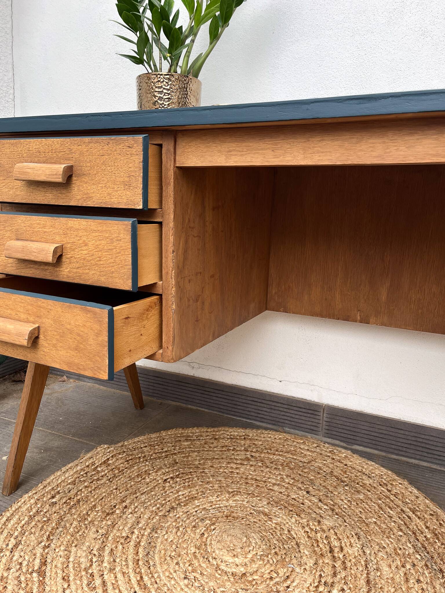 Scandinavian desk from the 1950s with compass legs.