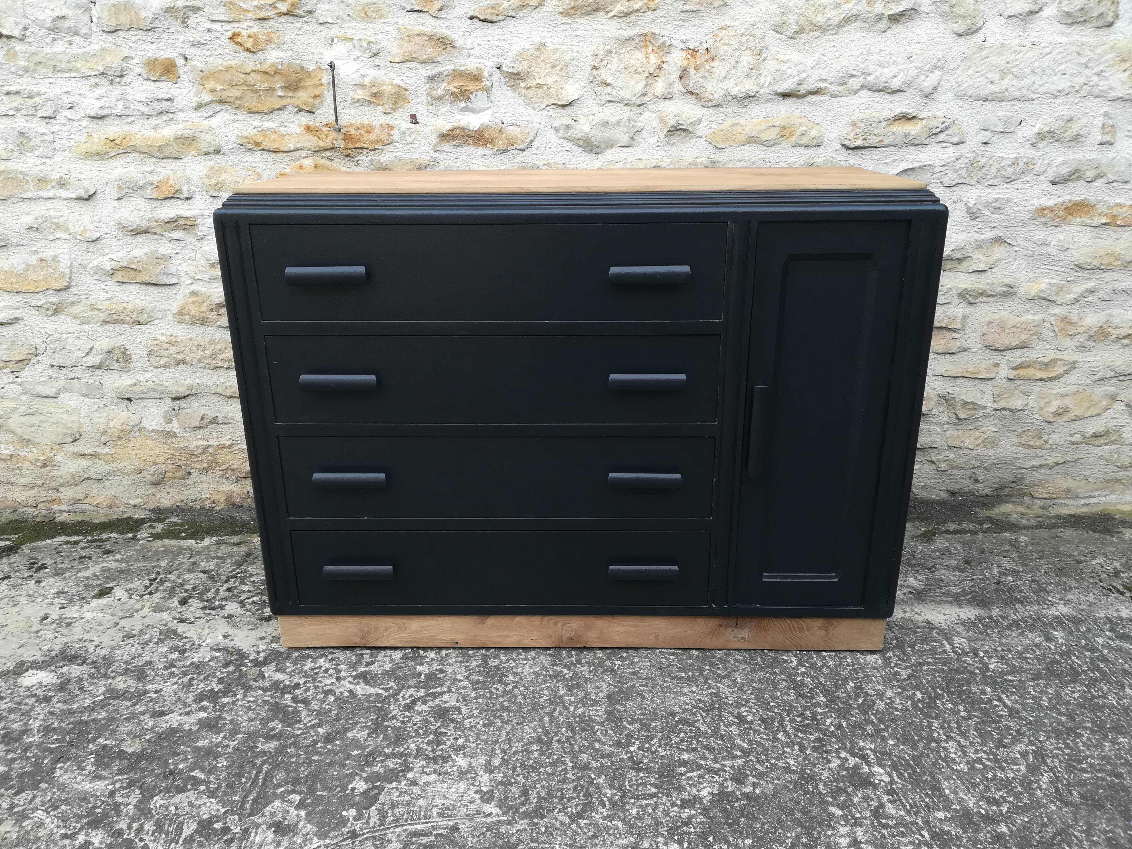 Vintage chest of drawers