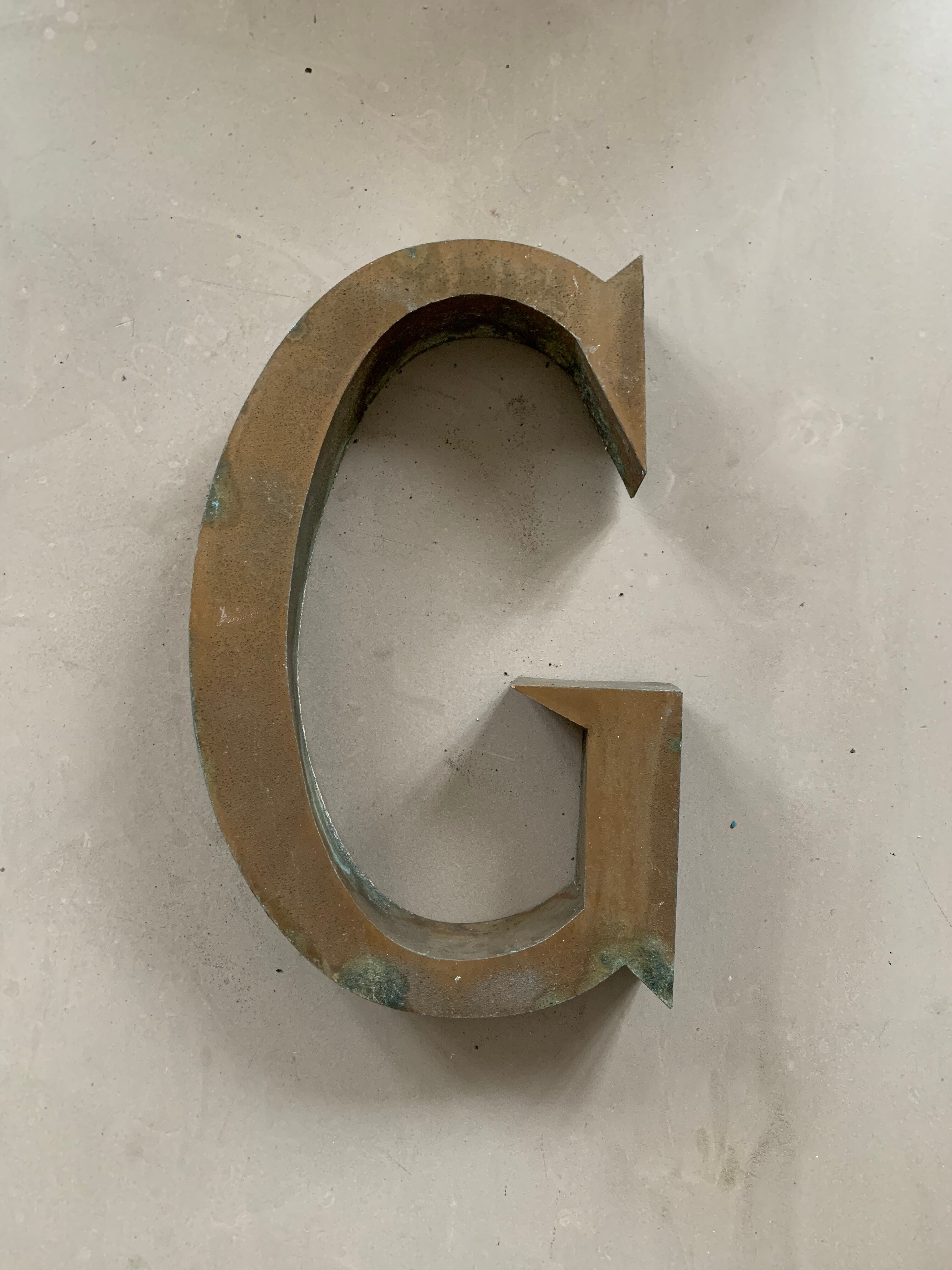 Old sign letter G