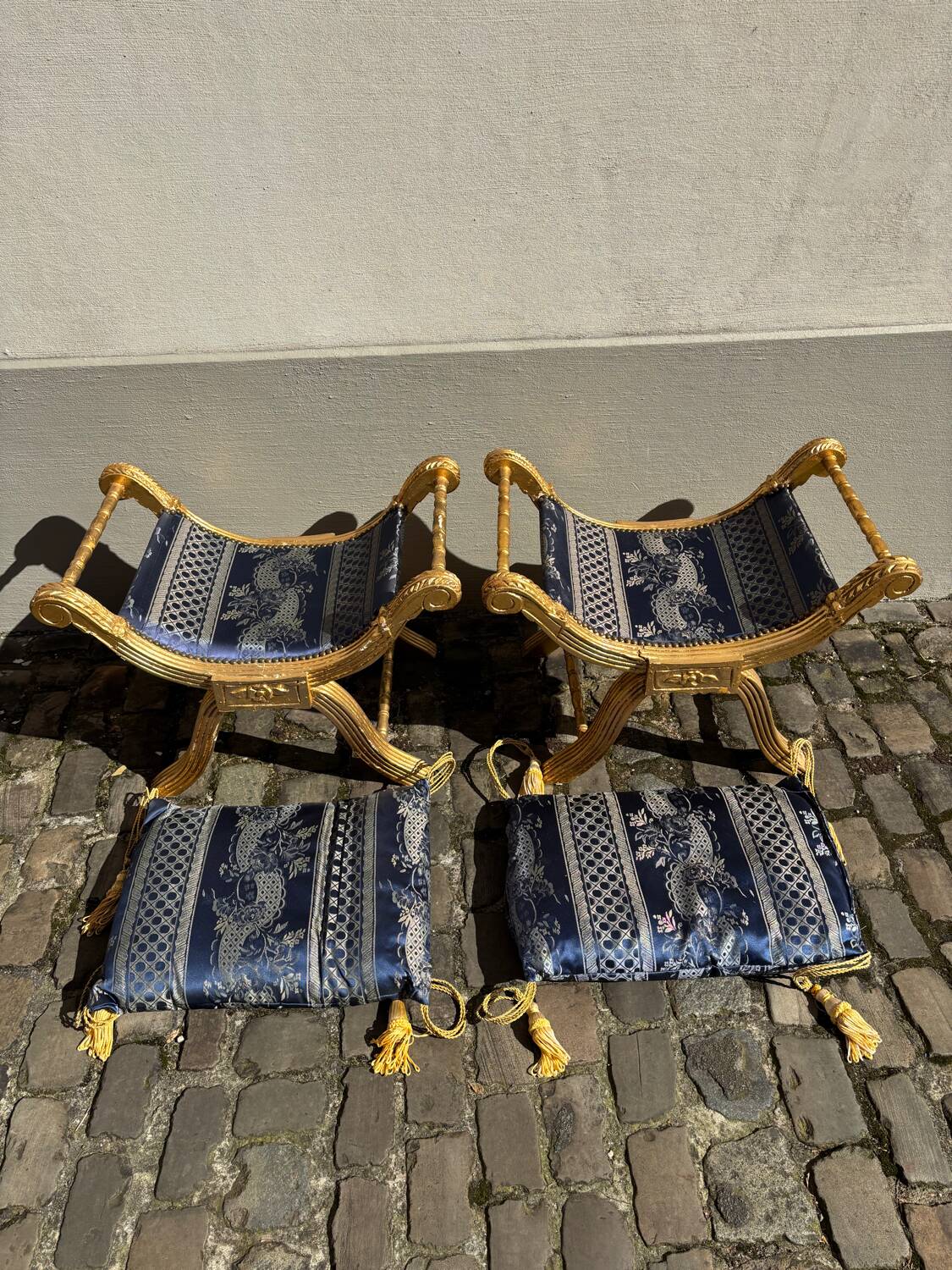 2 wooden footrests with blue cushions