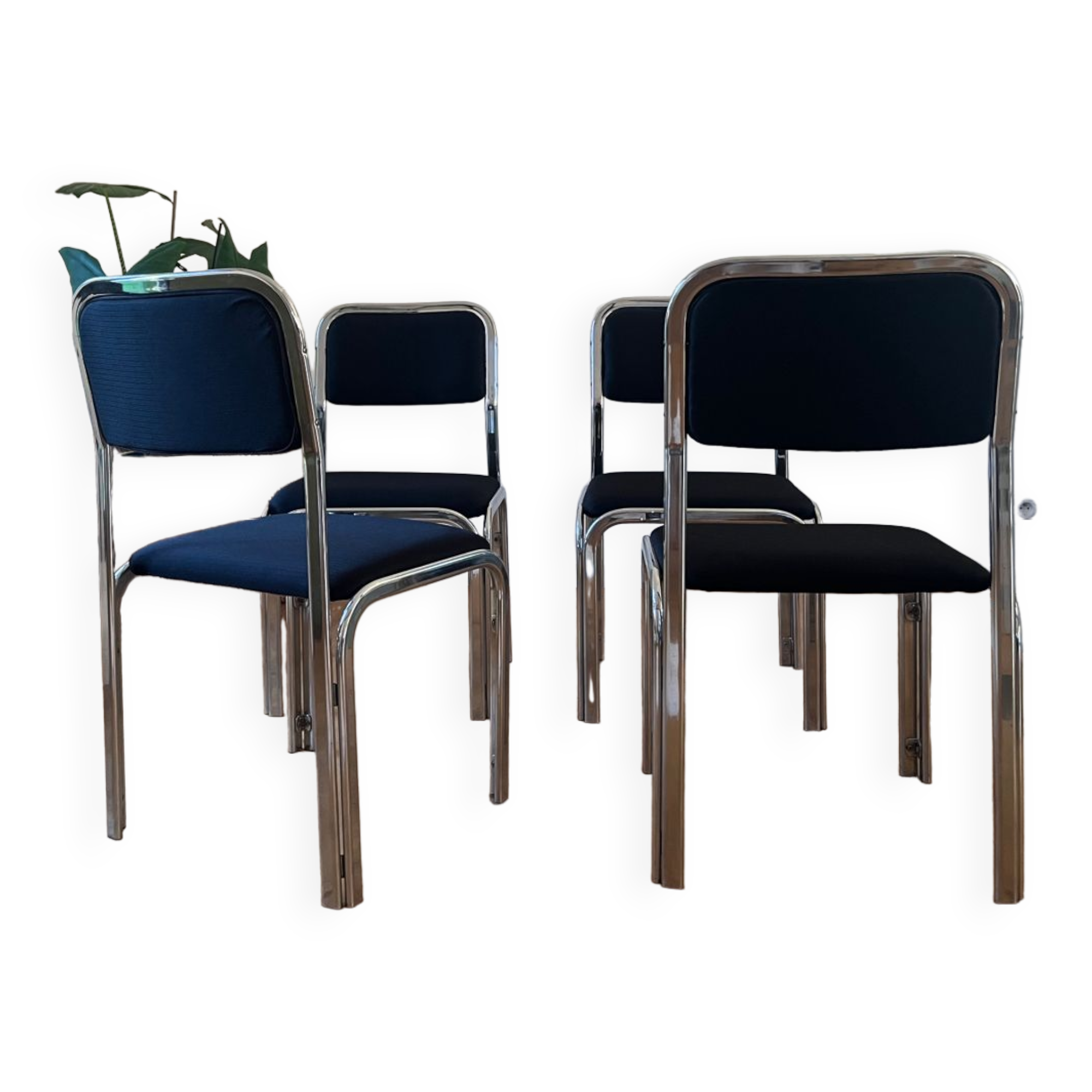 Lot de 4 chaises en acier chromé