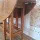 Drop-leaf gateleg table