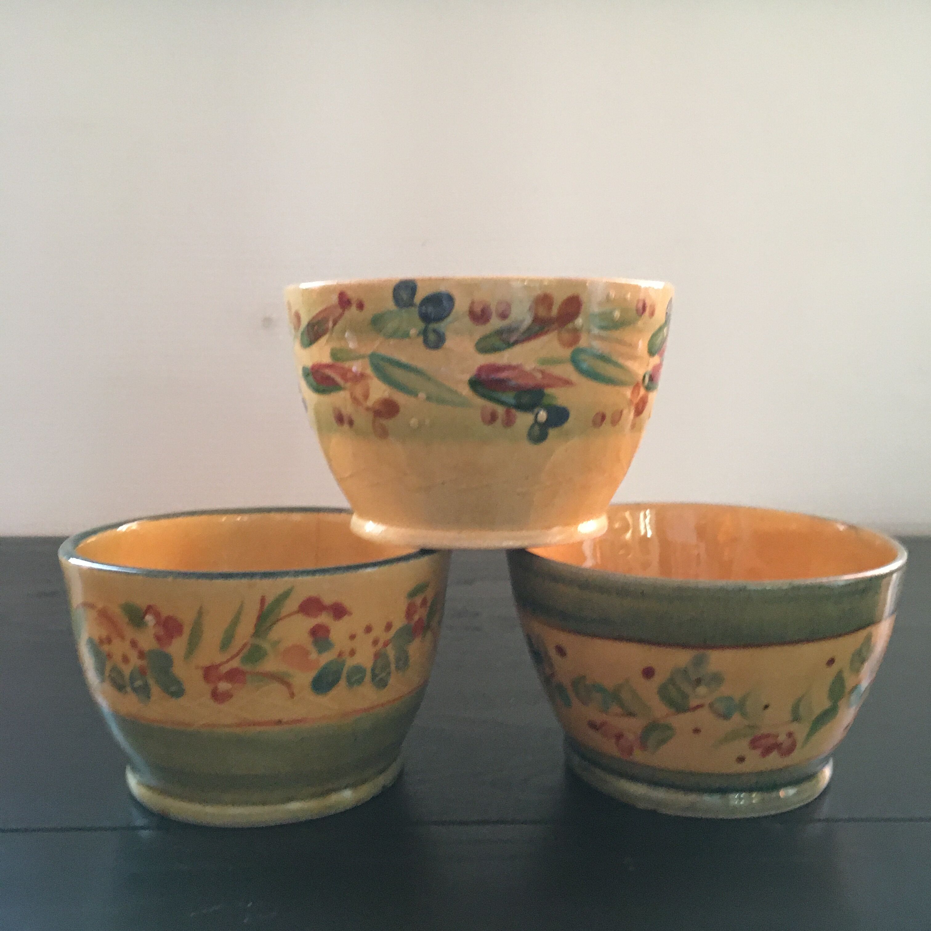 Lot 3 Provençal bowls