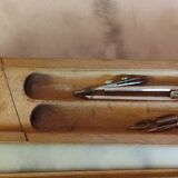 Plumier à étage en bois utilisé