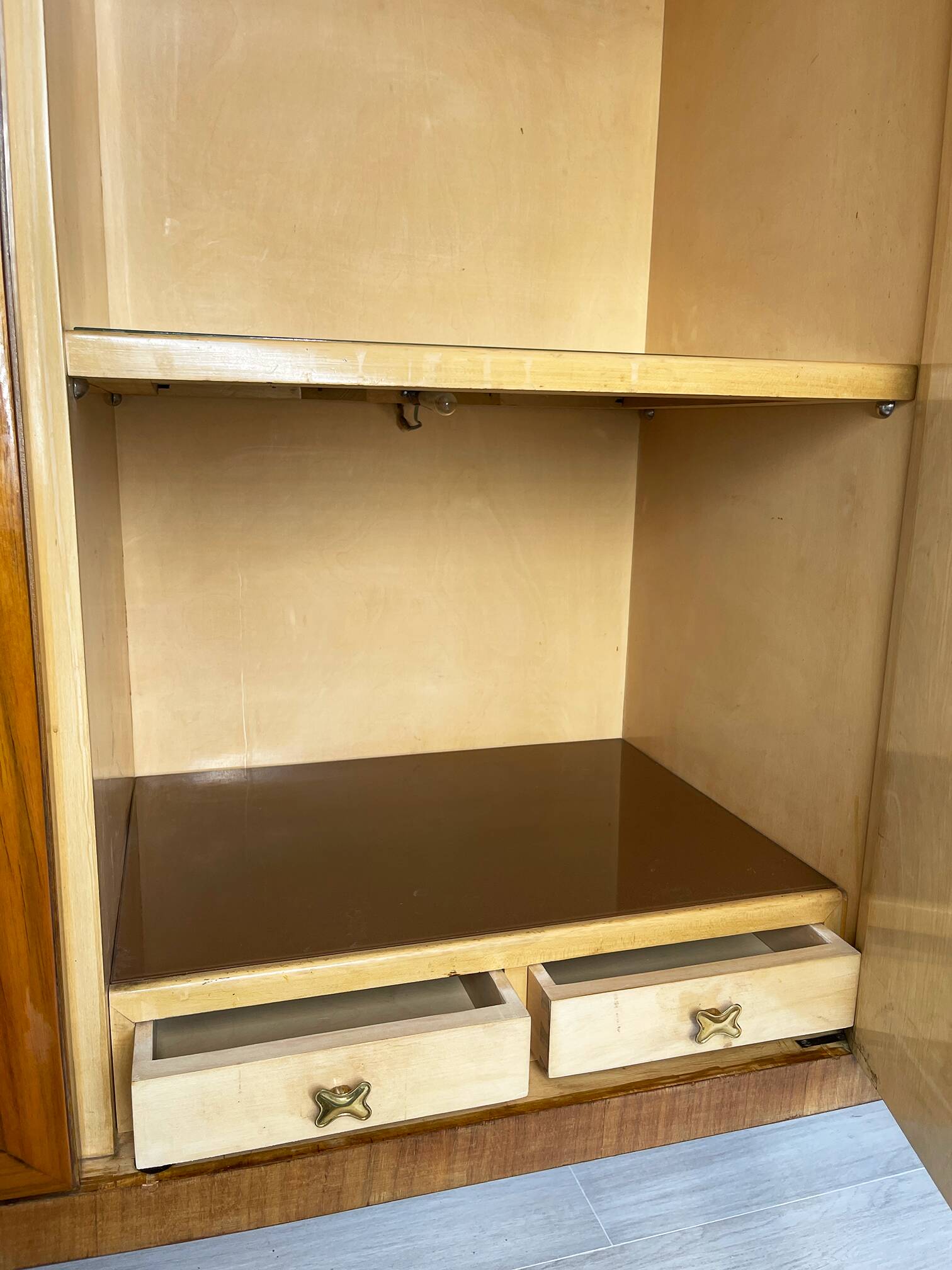 AB Vighizzolo mobili - Sideboa en ronce de noyer Cantu unique italien du milieu du siècle