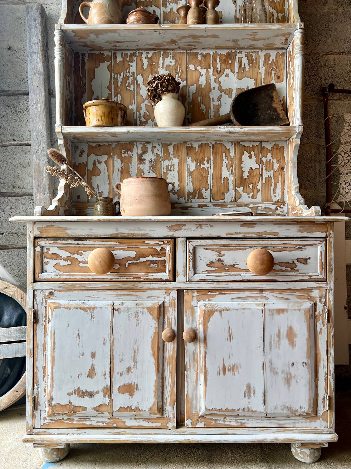 English dresser