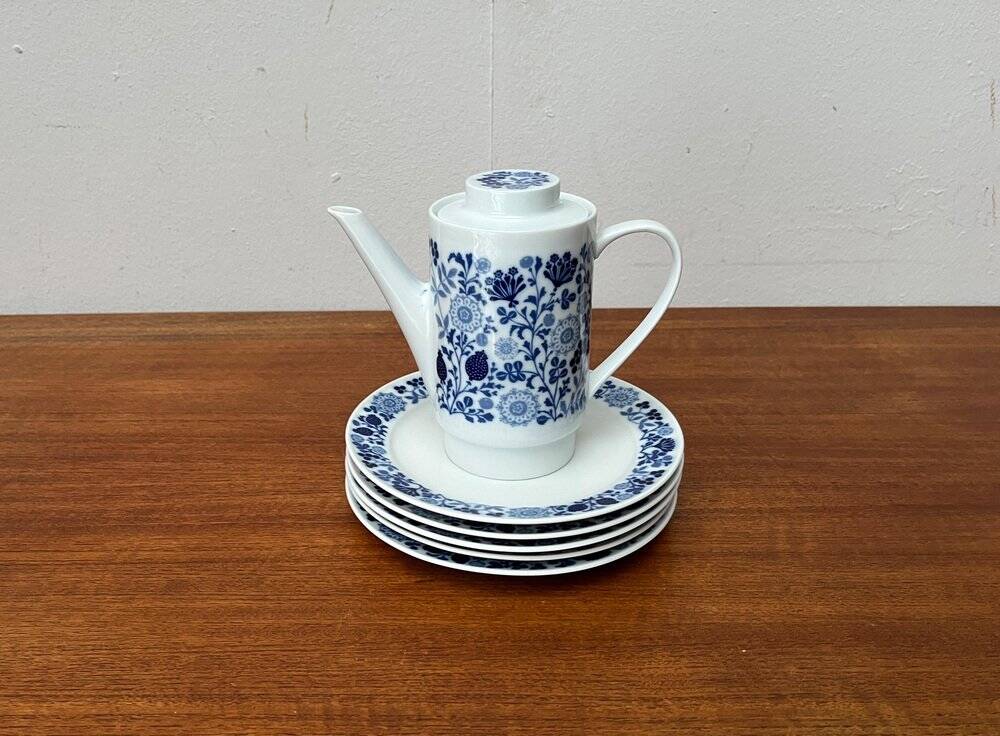 Teapot or coffee pot in German ceramic from the mid-century, Hamburg Form 20 series decor Blumenspiel by Lieselotte Kantner for Melitta, 1960s.