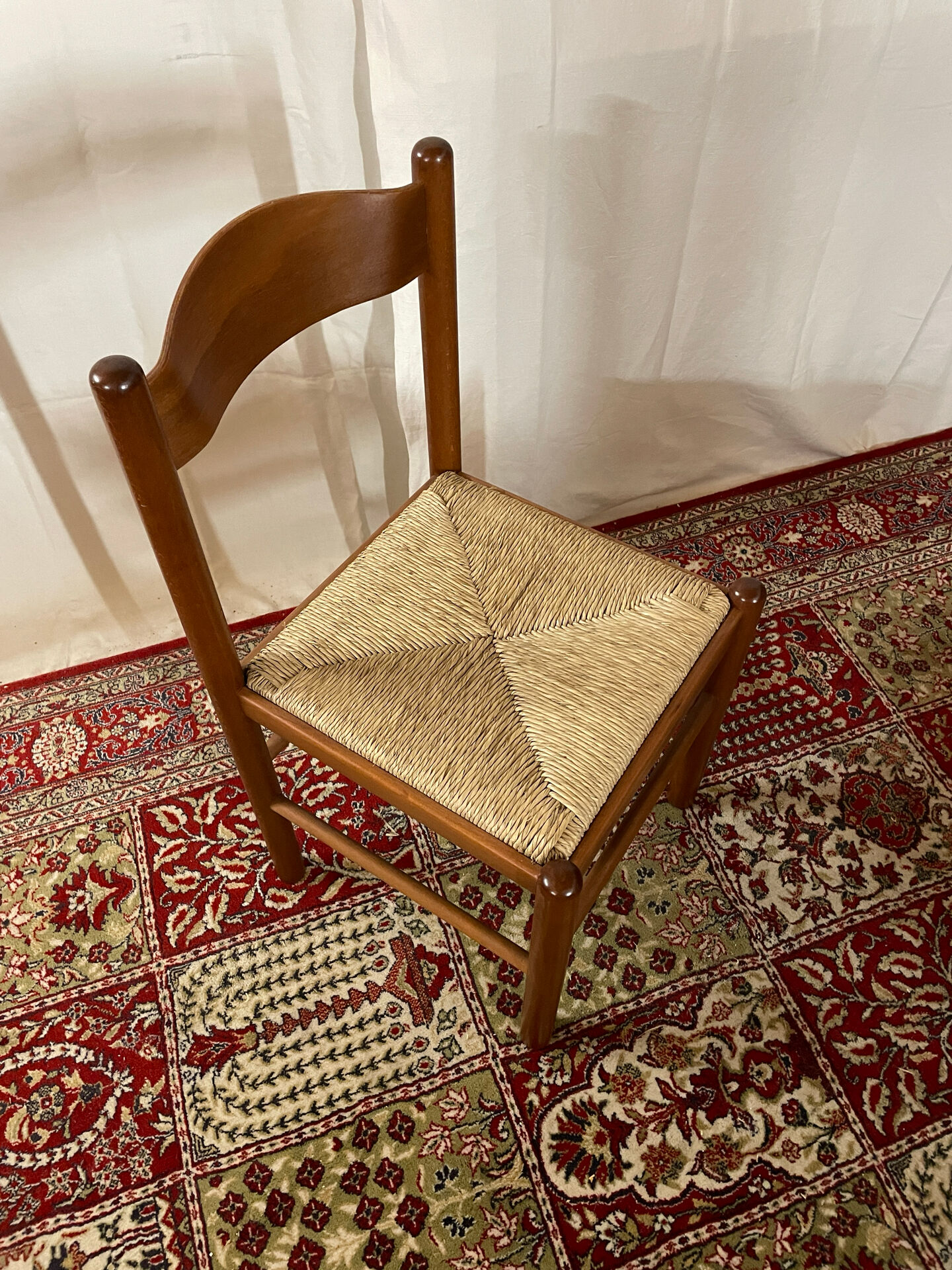 36 chaises vintage en hêtre et paille – Vente par lots – Grande série 