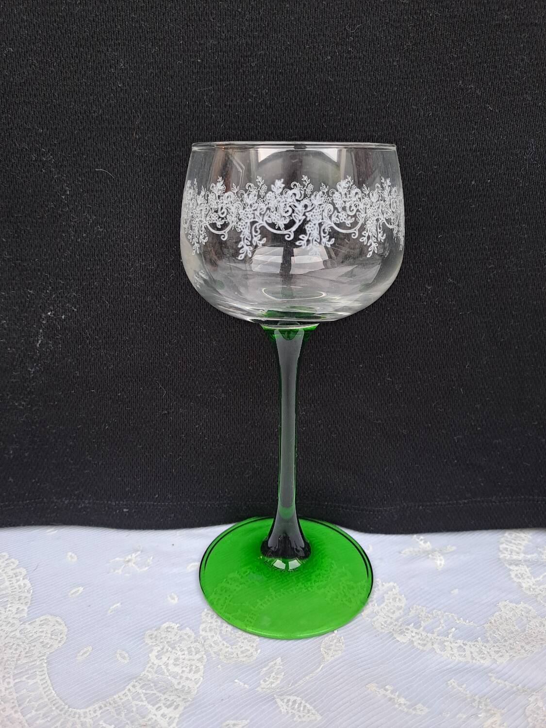 Set of 6 crystal green stemmed white wine glasses