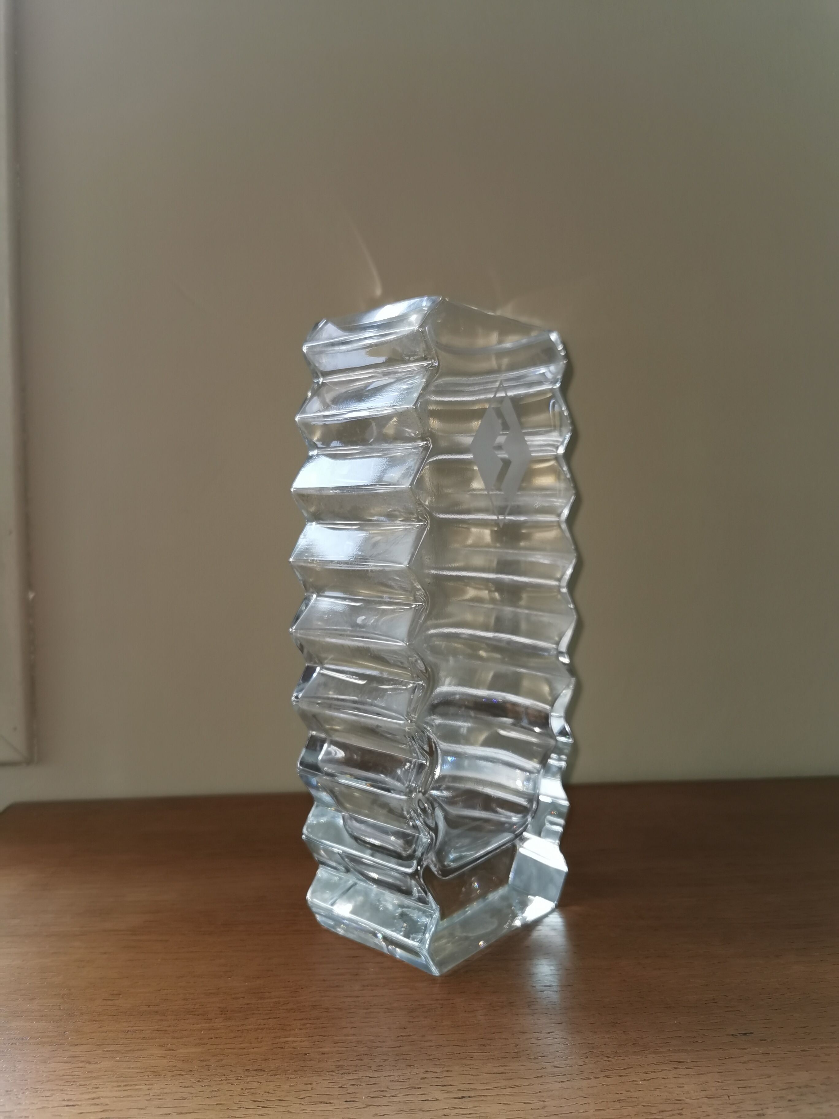 Vase art déco en verre moulé