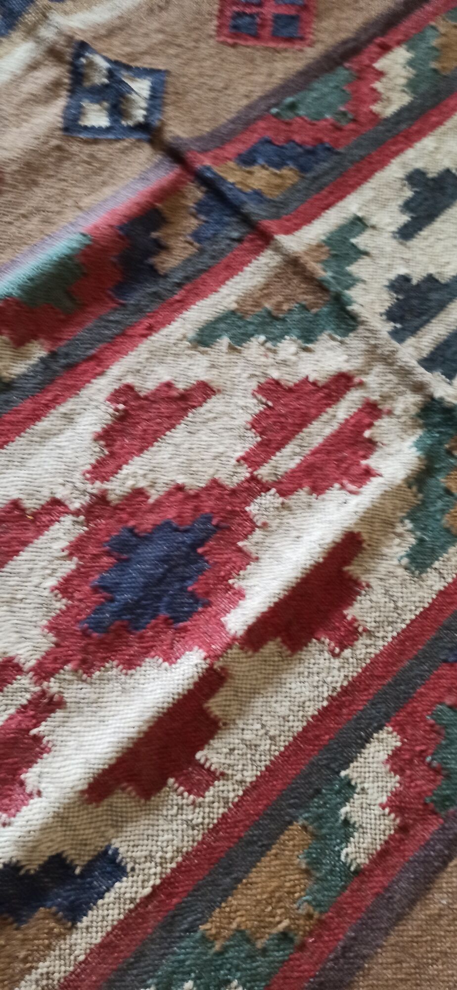 Kilim carpet in burlap and cotton. 120cm x 190cm