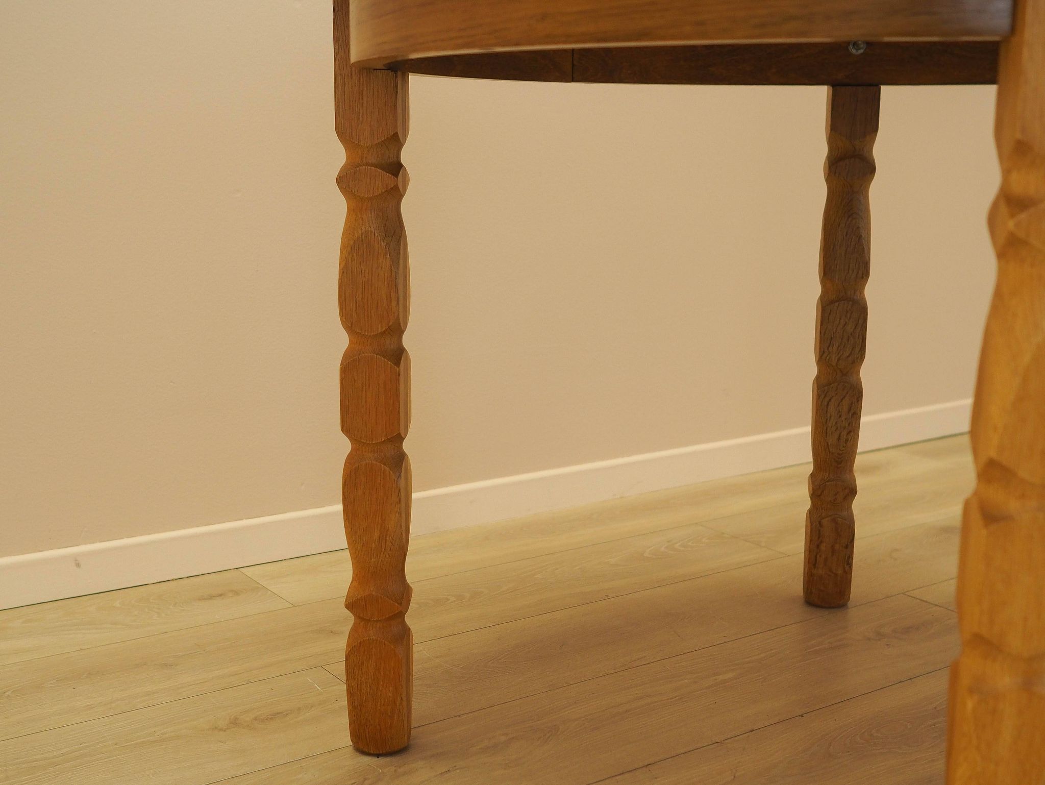 Round oak table, Danish design, 1960s, designer: Henning Kjærnulf