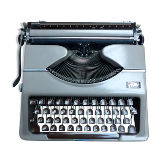Gossen Tippa portable typewriter