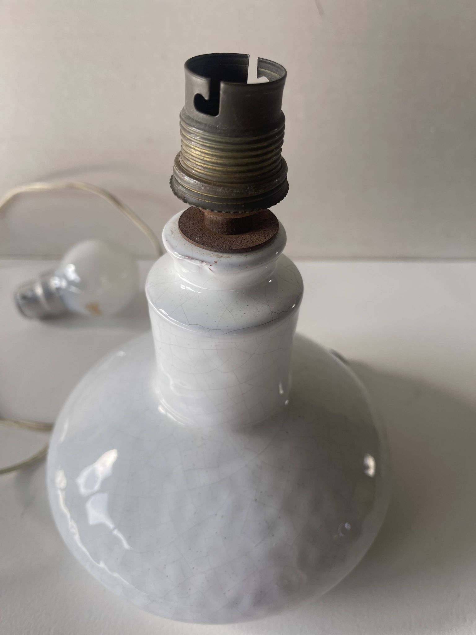 Lampe vintage en céramique craquelée