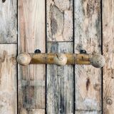 Wooden wall-mounted coat rack with 3 hooks