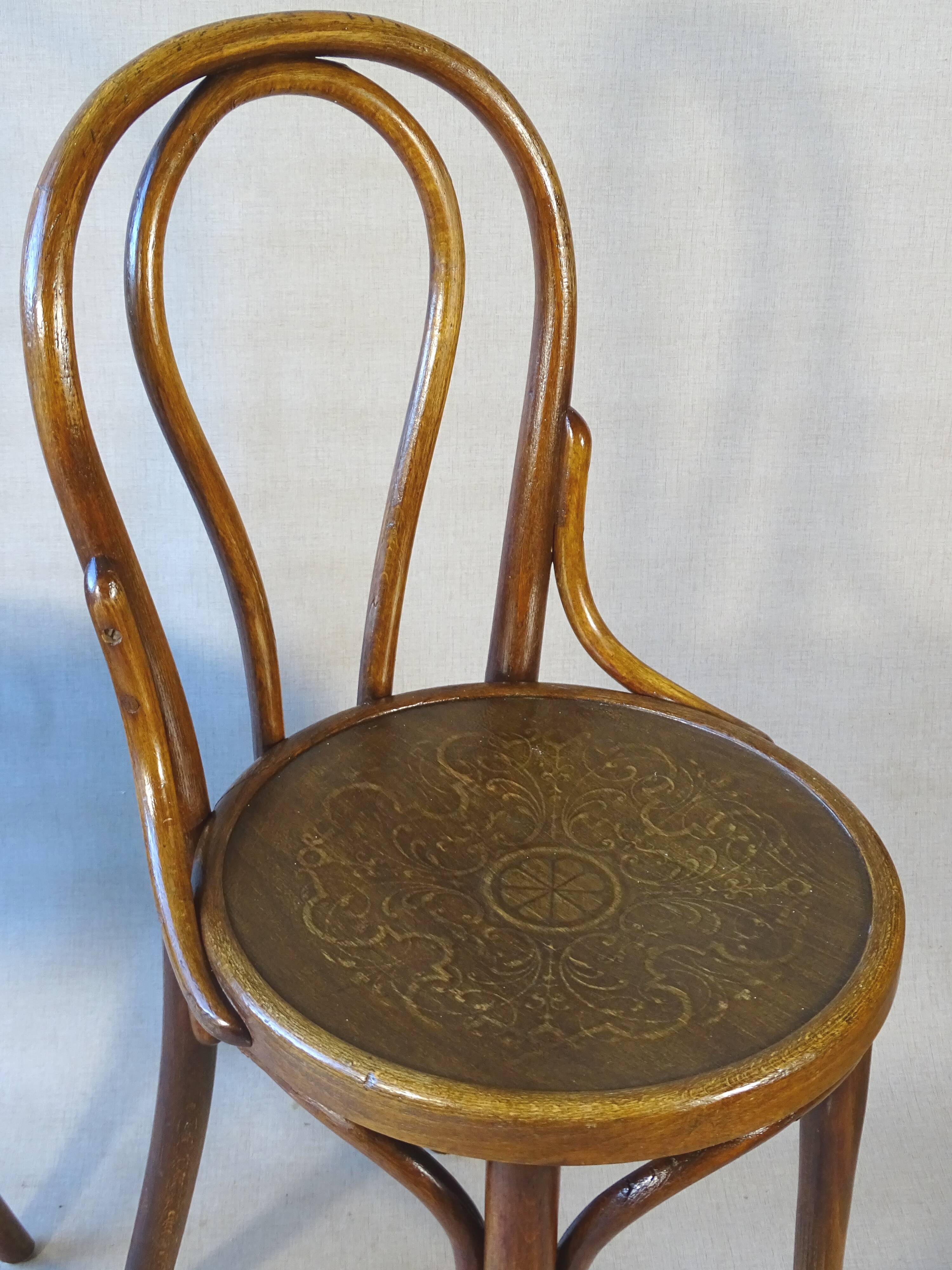 Set of 2 Thonet wooden seat bistro chairs N°18 1/2, Circa 1920