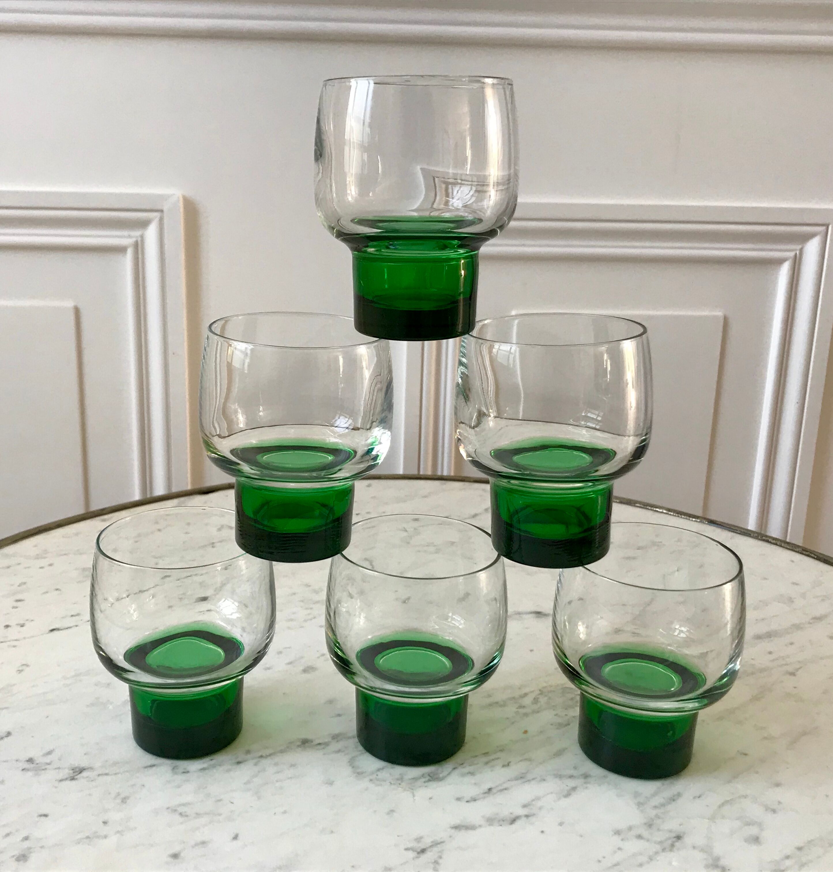 Set of 6 green wine glasses design 70s
