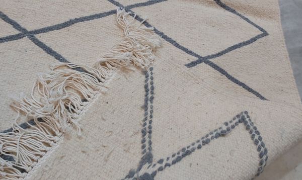 Tapis beige et gris traditionnel fait main - 144x73cm