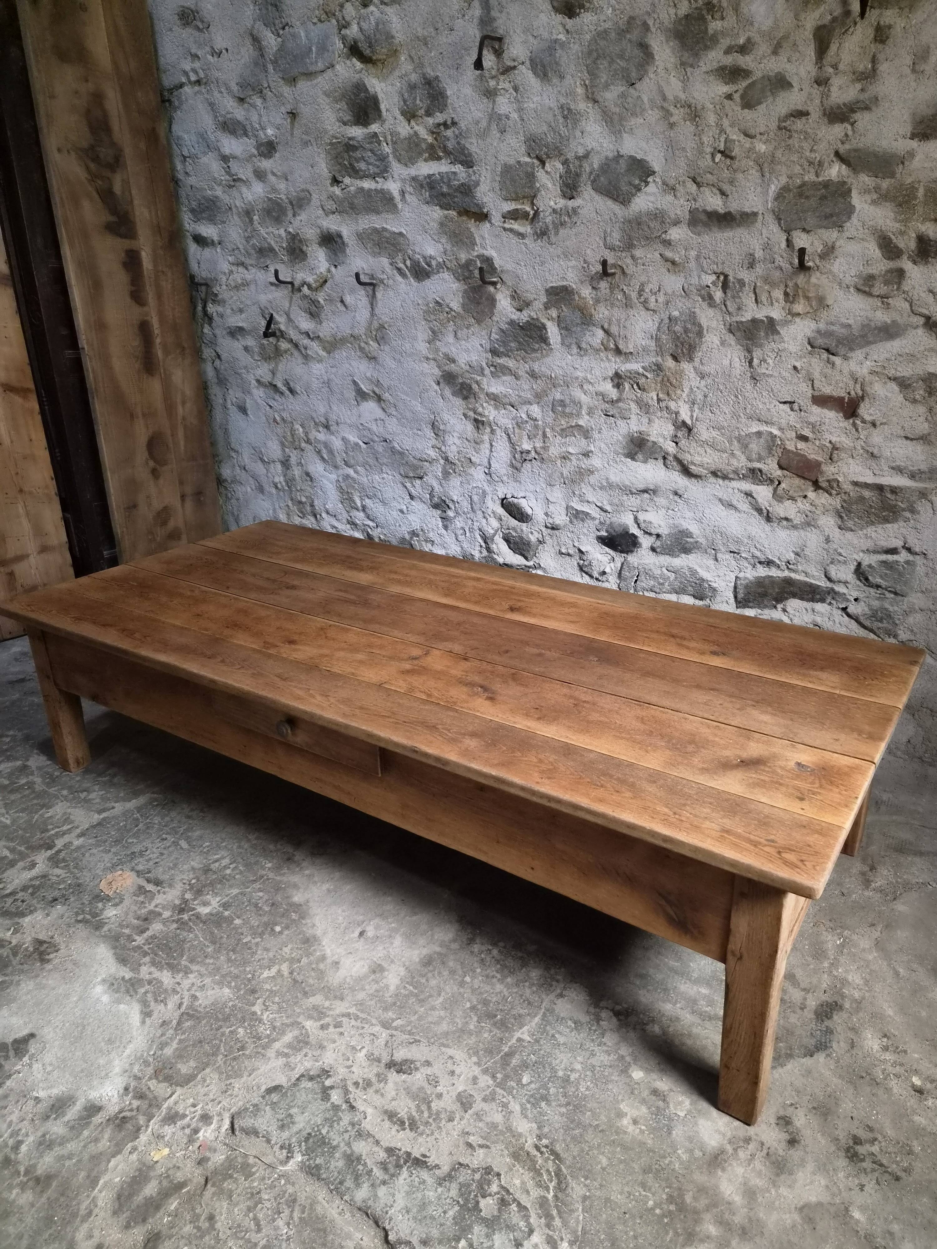 Table basse ancienne en chêne français – Table XXL de ferme du XIXe siècle