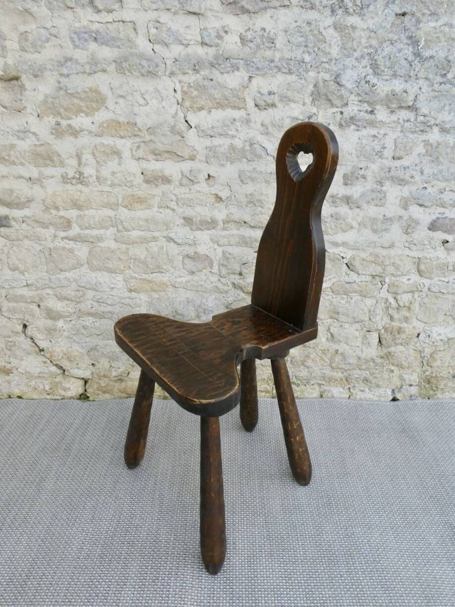 Mountain chair in solid wood, carved with a chisel, around 1960.