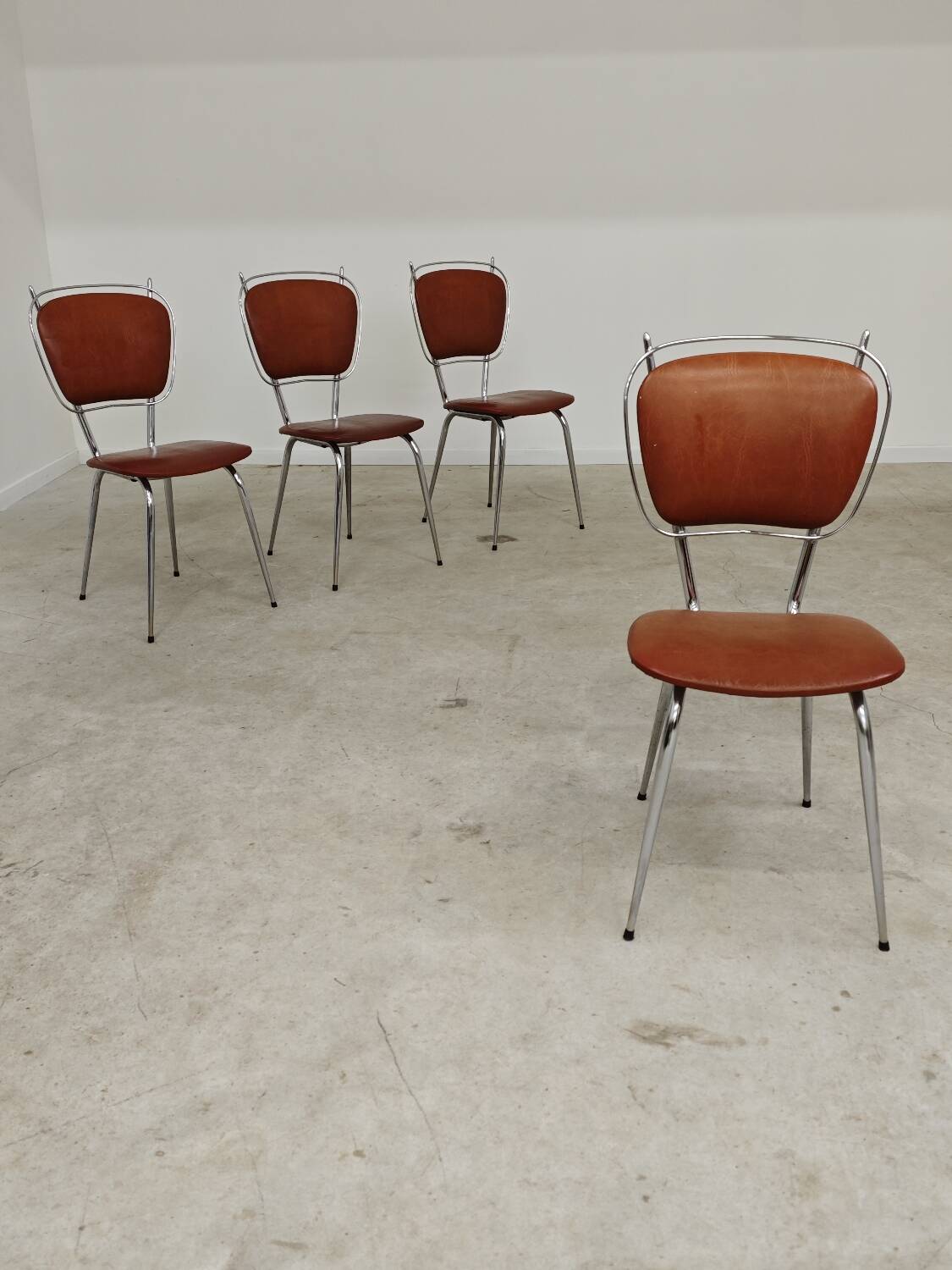 Set of 4 French chairs in camel brown imitation leather and chrome 1960