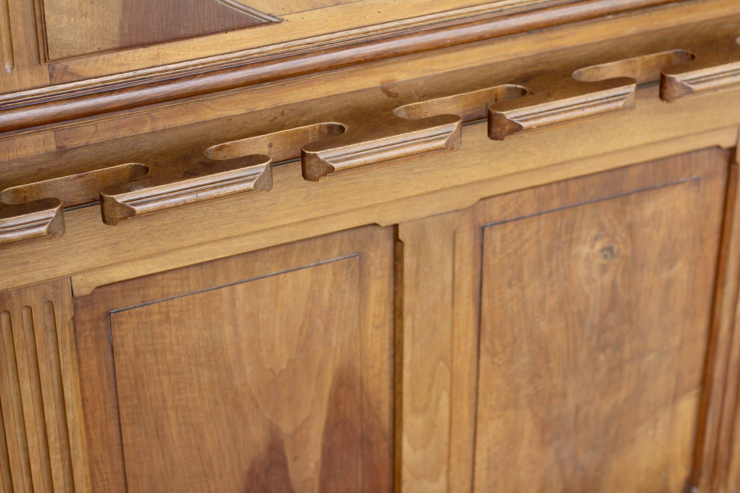 Very beautiful entrance wardrobe in solid walnut (circa 1900).