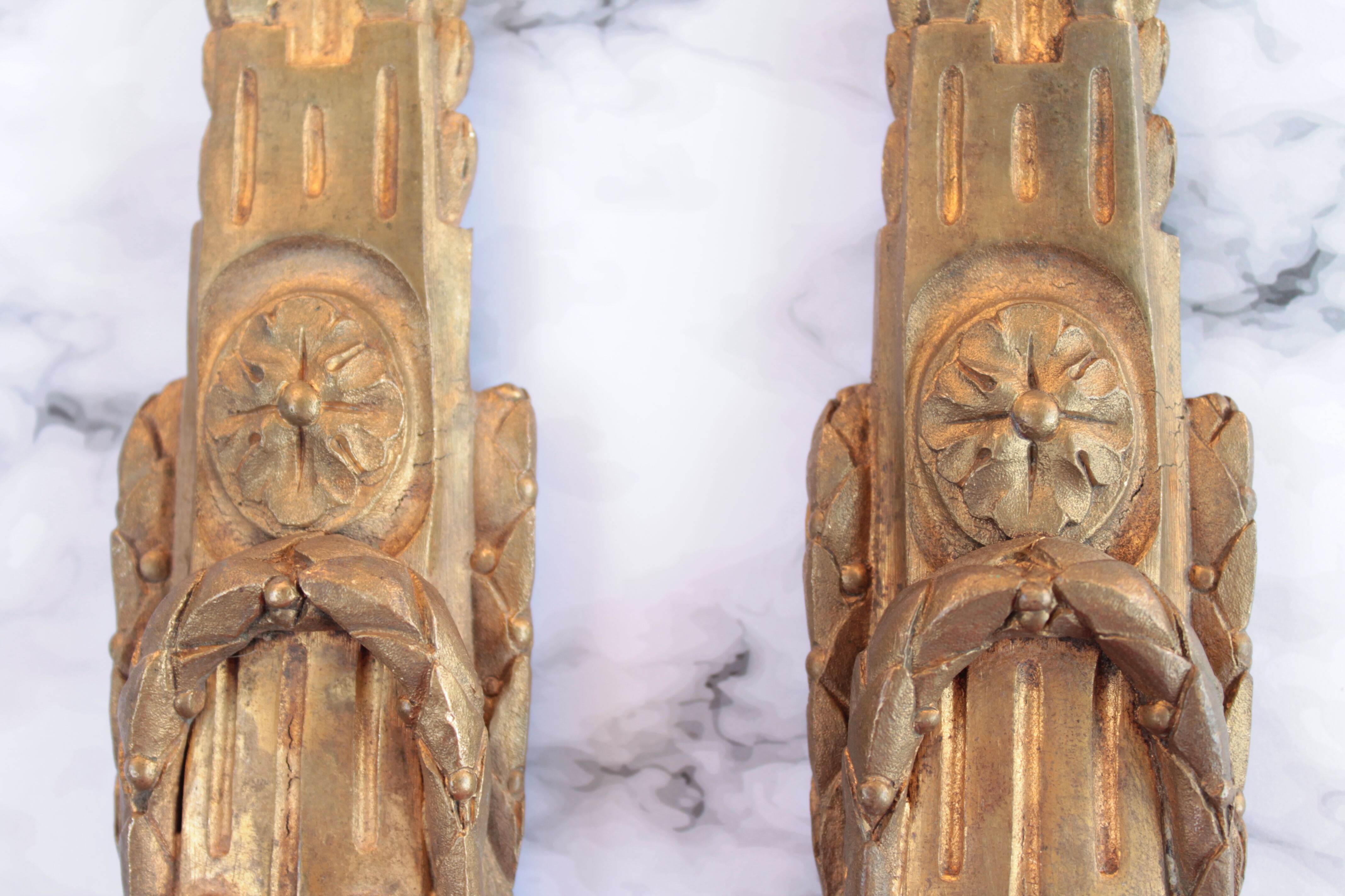 2 ornaments of bronze furniture bases