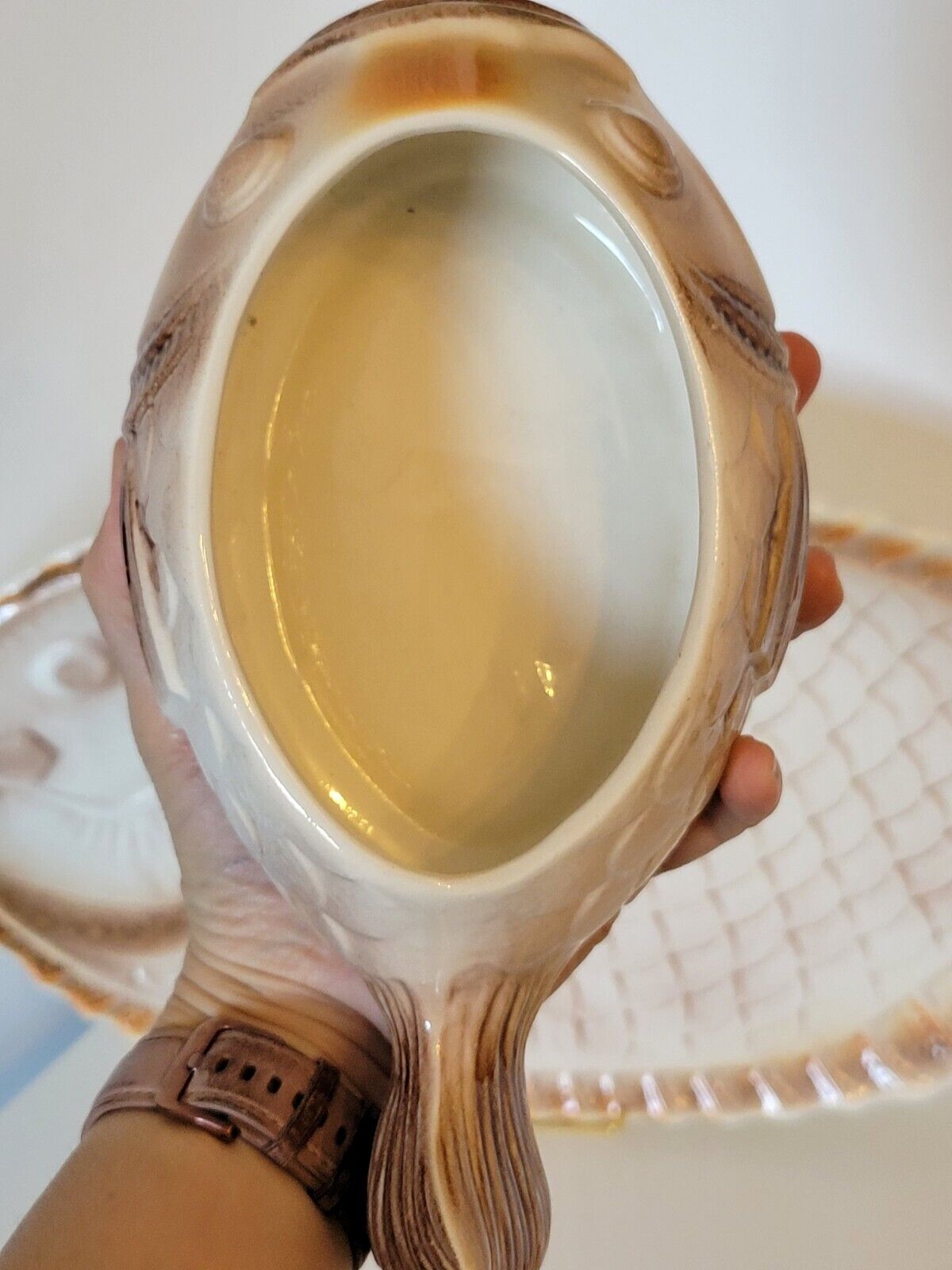Plat à poisson & saucière en barbotine Sarreguemines vintage
