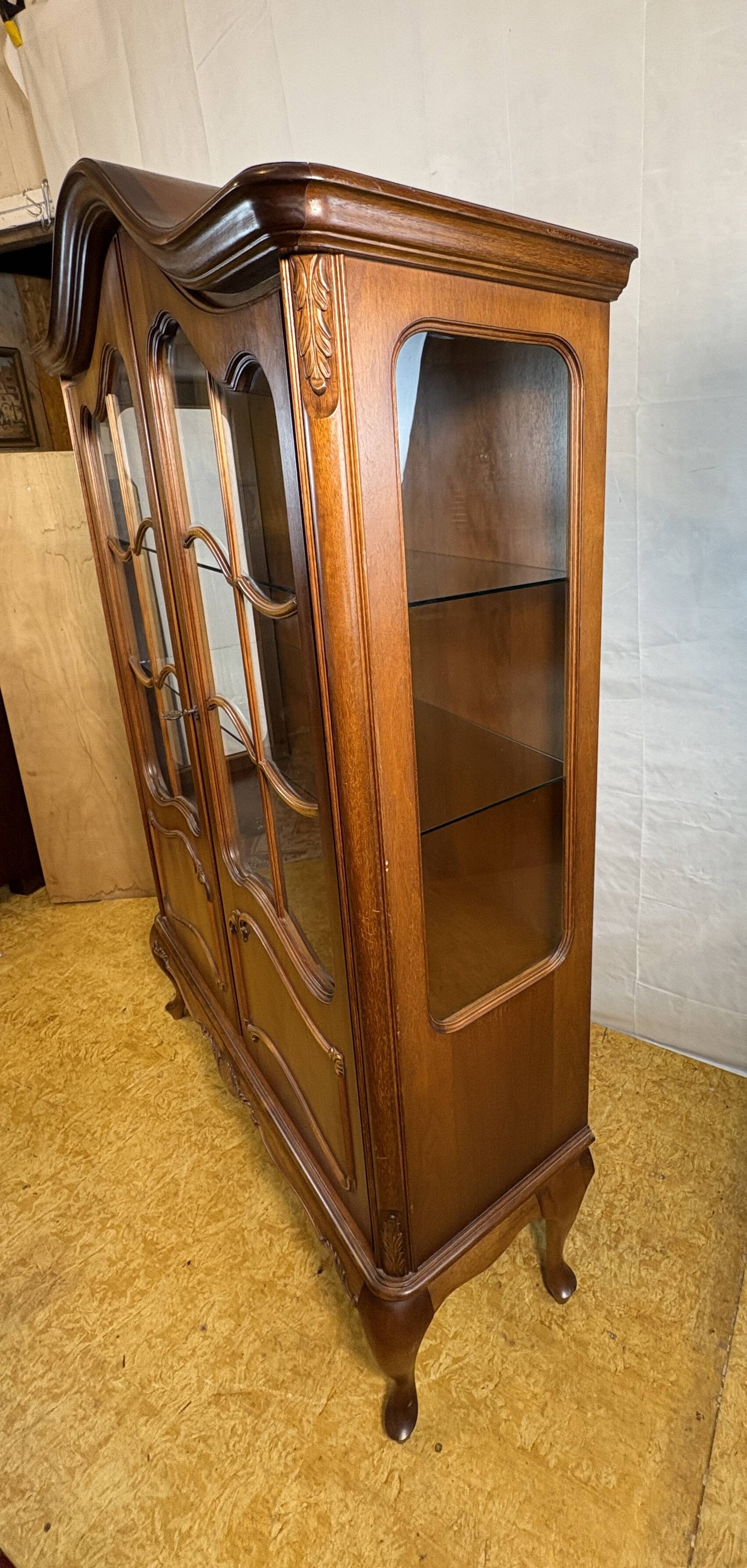 Vitrine de style baroque classique – Environ 1940–1960