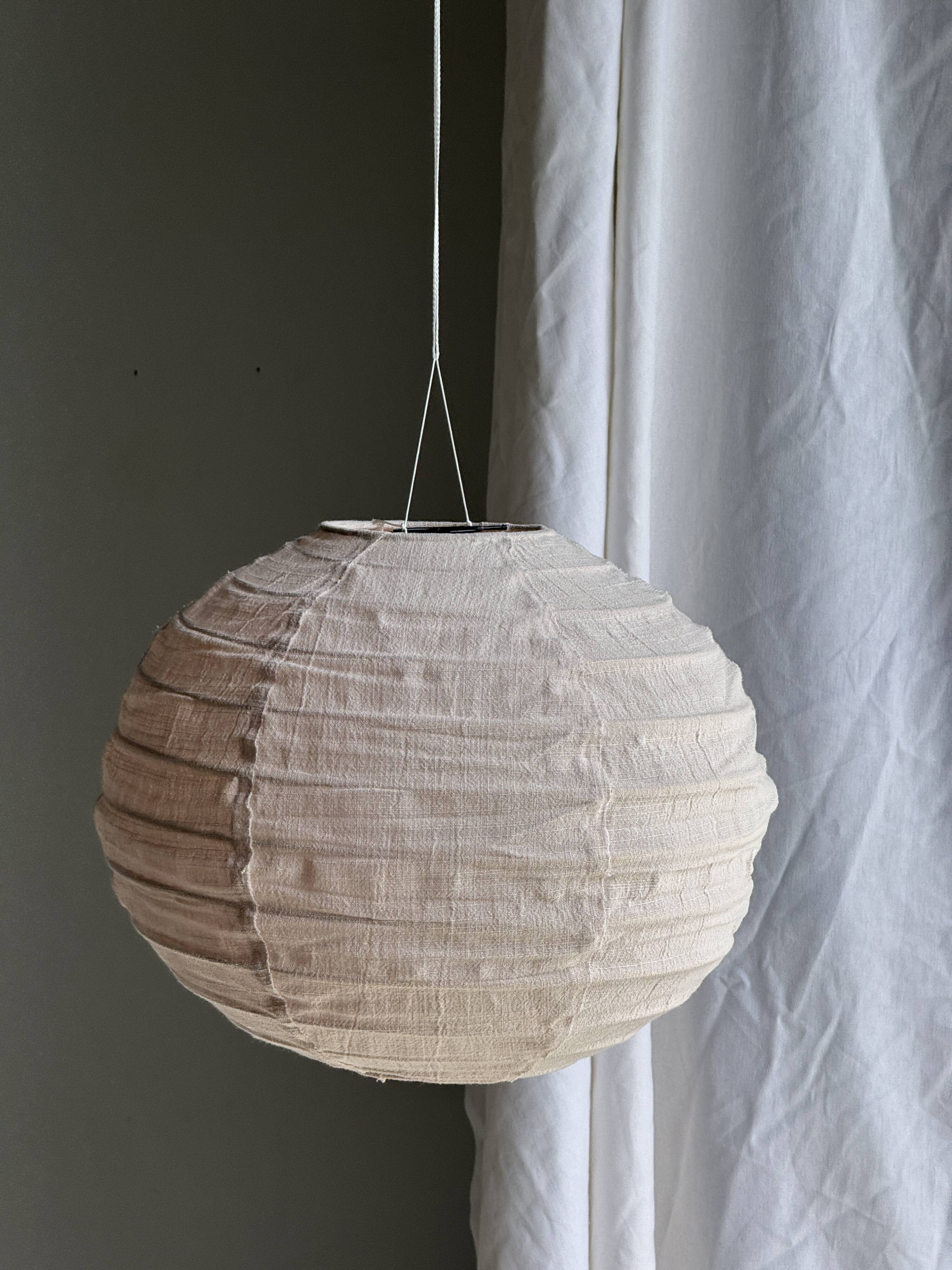 Small round pink rattan and natural linen Japanese-style pendant light D30