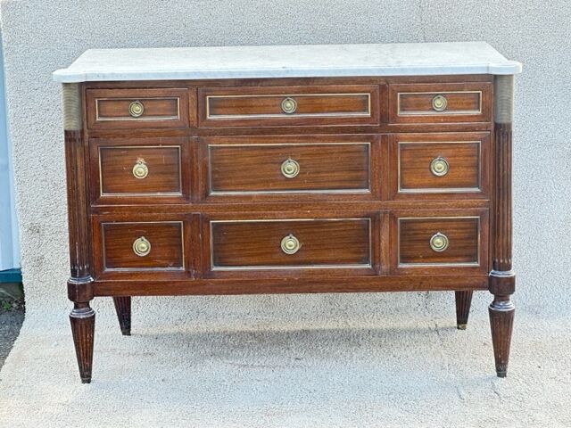 Commode de style Louis XVI
