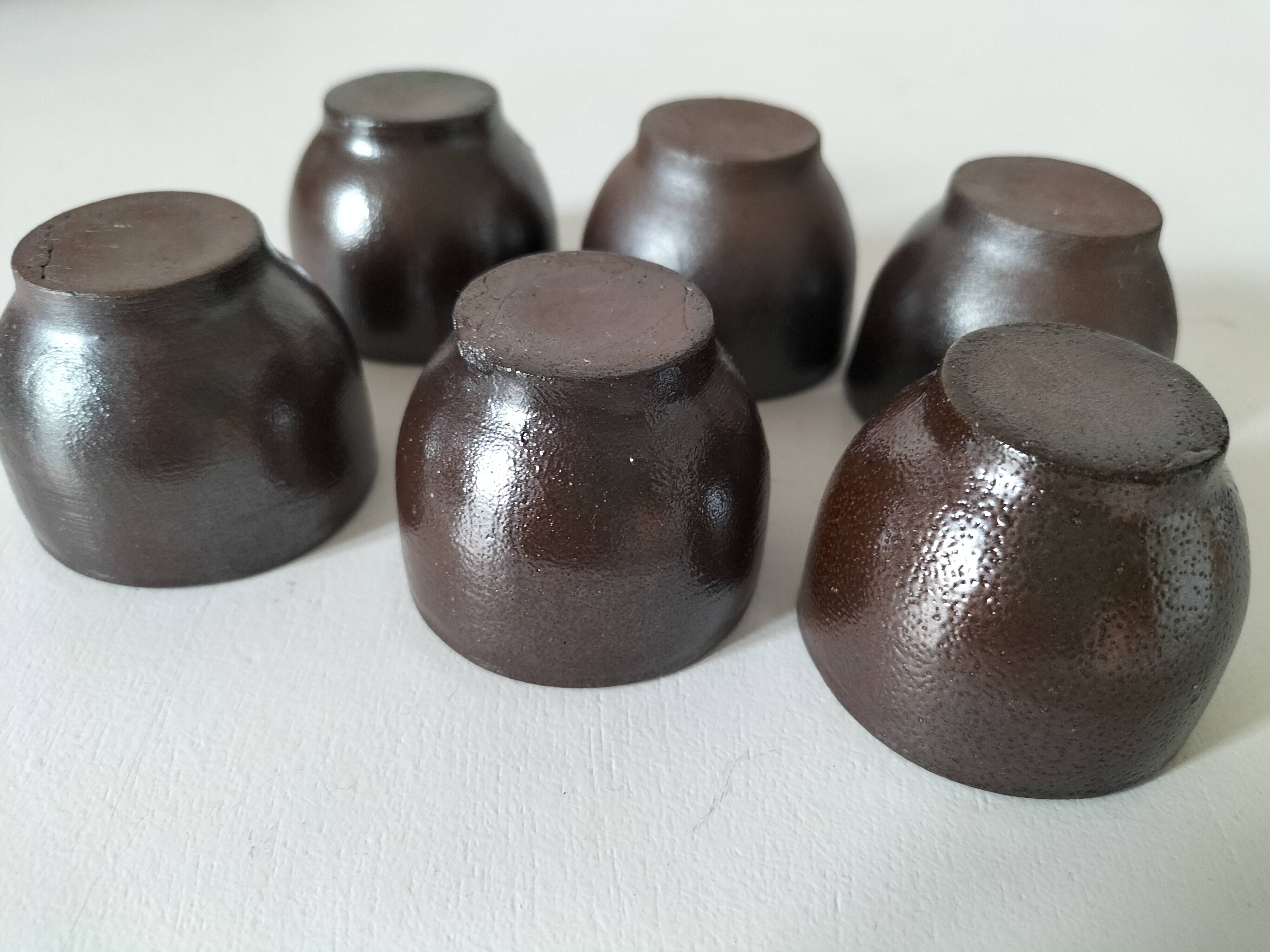 6 coupelles en grès marron