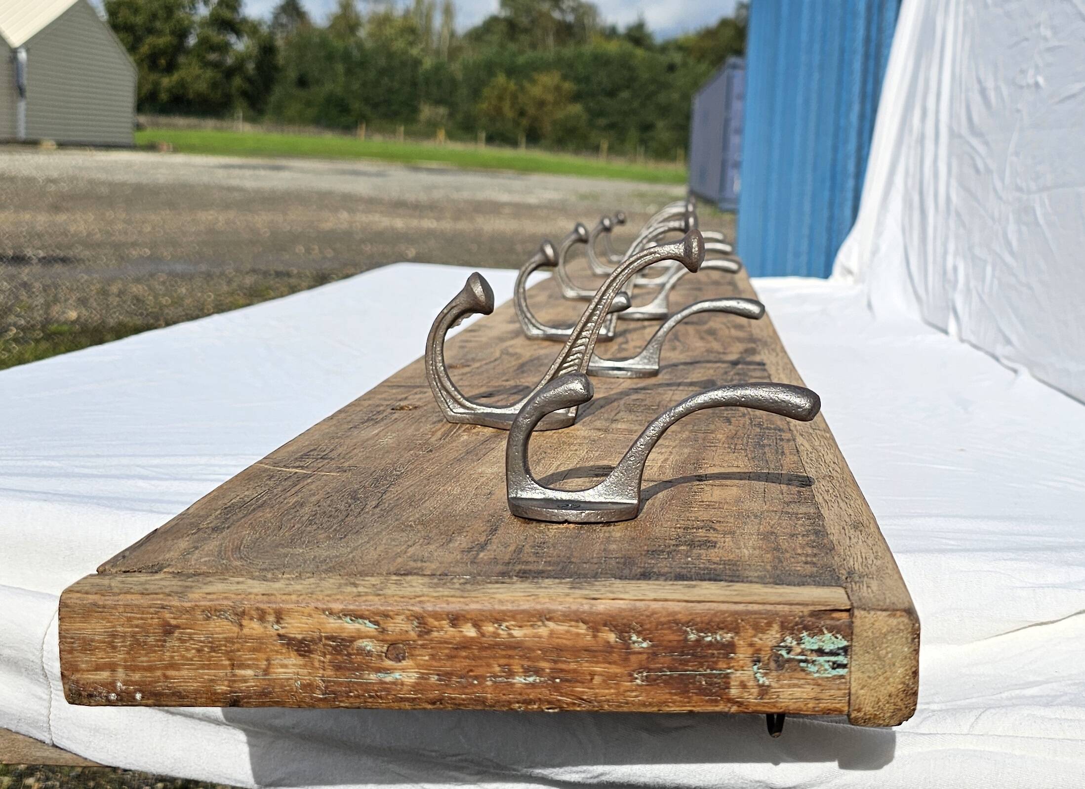 Teak coat rack with 10 double cast iron hooks