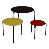 Ensemble de 3 tables gigognes modernes de style Memphis italien des années 1980.