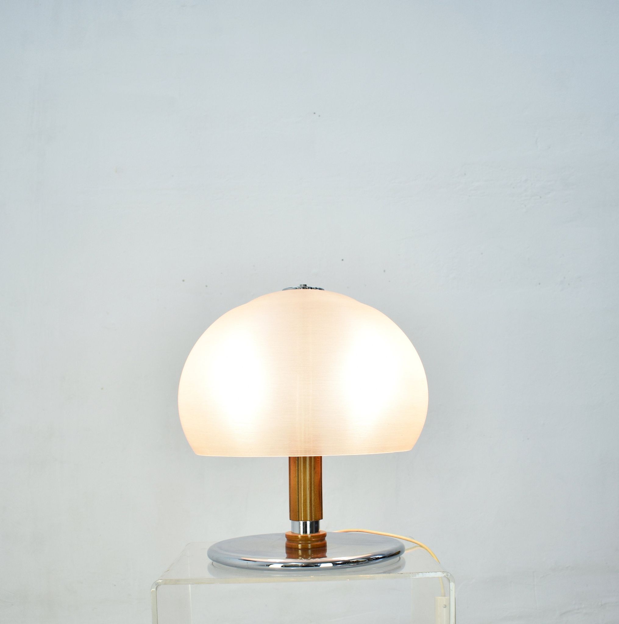 Vintage italian table lamp acrylic mushroom shaped shade, 1970's