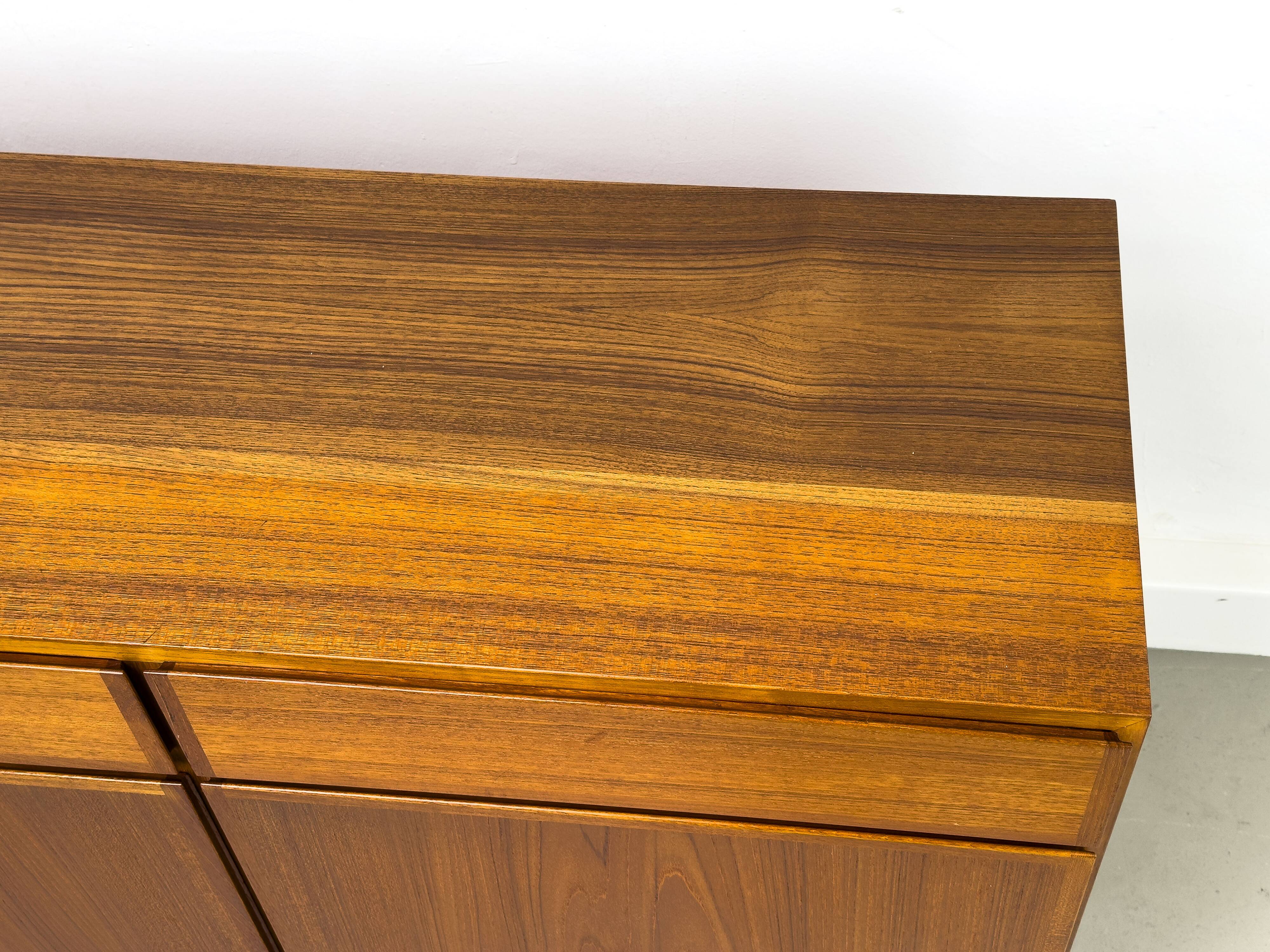Buffet danois en teck avec tiroirs d'Omann Jun, 1970s